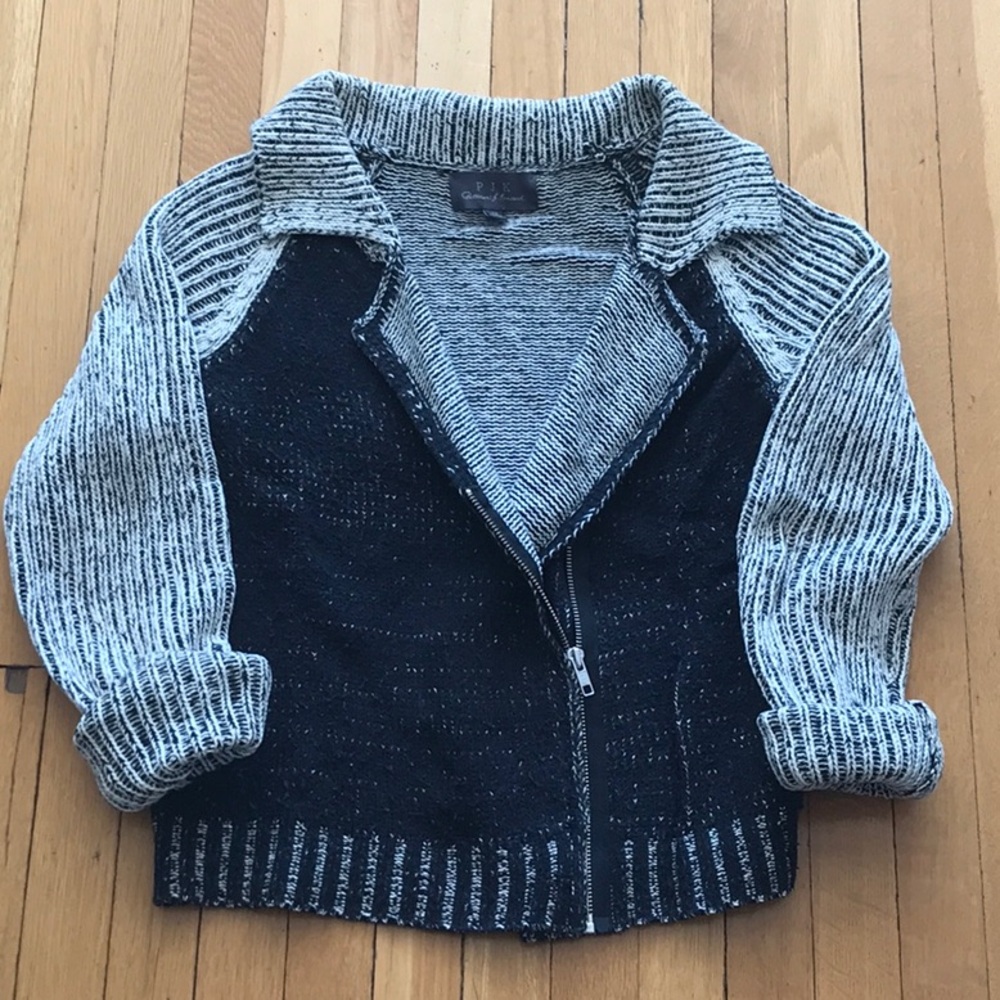 Stylish Black and beige Knit sweater